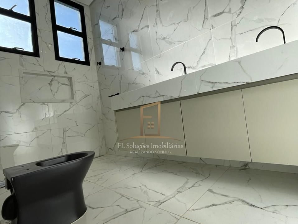 aa8064b1-b1e4-456e-b1a3-b24bb393954d