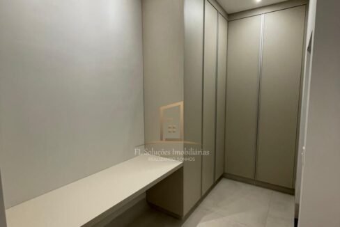 e4b7d4c9-f964-43e4-b938-5e3c851f802c