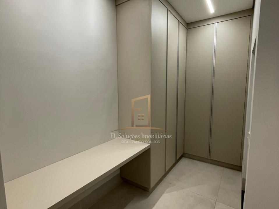 e4b7d4c9-f964-43e4-b938-5e3c851f802c