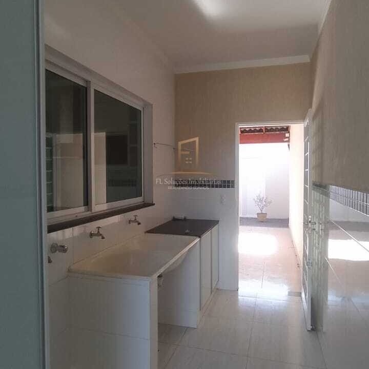 8b5cc5b0-1eda-4d63-ae87-55c61e369b5d