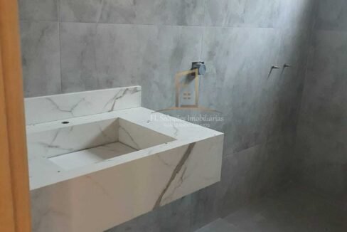 b9eb958a-9551-4756-a798-4036276092b8