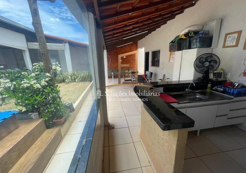 a0b13ef2-a1a4-4af6-93ec-3a6402ff1af4