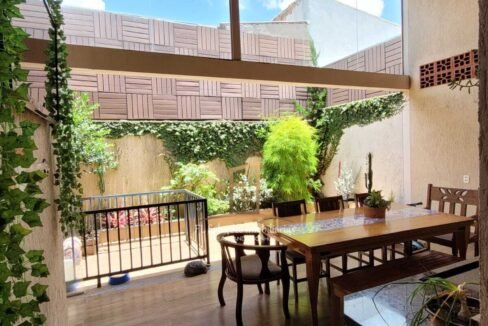 b5610285-029d-44de-b5e0-5e9e9e0f8432