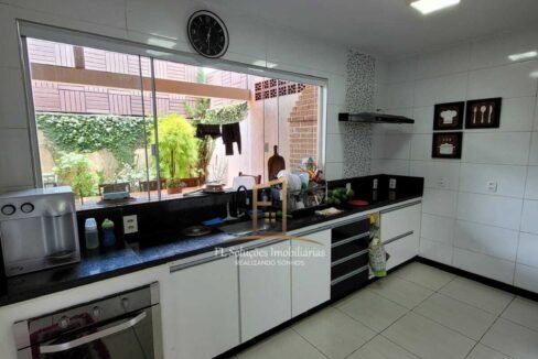 db71badc-ff90-415a-a6f4-7015d3b2328f