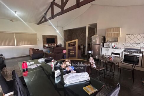 d5b27771-35a5-495c-a190-685ed2865cd3